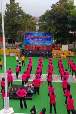 Semarak Hari Bhayangkara Ke-80, Polres Batu Gelar Olahraga Bersama Pererat Soliditas Keluarga Besar