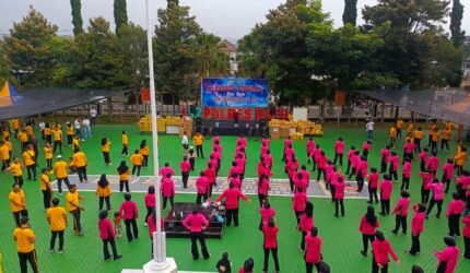 Semarak Hari Bhayangkara Ke-80, Polres Batu Gelar Olahraga Bersama Pererat Soliditas Keluarga Besar - Teropong Rakyat