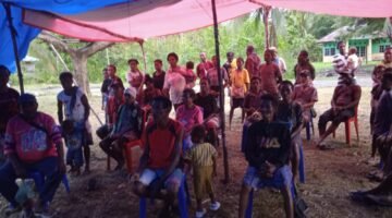 Kebersamaan Lewat Layar dan Sembako Kepala Suku