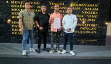 Firma Hukum YNN & PARTNERS , melaporkan tiga orang yang masing-masing berinisial T.S., M.R.J., dan A.S atas dugaan pencurian