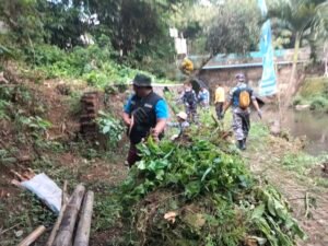 Kaliku Lestari Nusantara Ajak Ratusan Relawan Bersihkan Sungai dan Tebar 1.000 Benih Ikan di Pakisaji - Teropong Rakyat