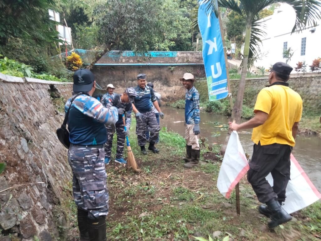 Lanal Malang dan Komunitas Kaliku Lestari Nusantara Bergerak, Sungai di Pakisaji Jadi Pusat Aksi Konservasi Lingkungan - Teropong Rakyat