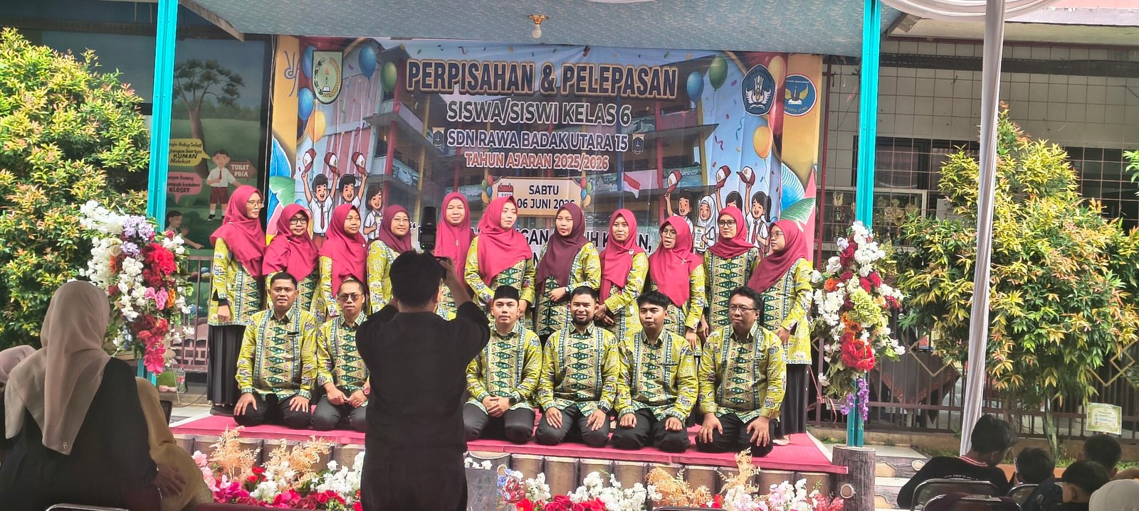 SDN Rawa Badak Utara 15 Gelar Perpisahan dan Pelepasan Siswa Kelas VI, Siswa Berprestasi Raih Penghargaan - Teropong Rakyat