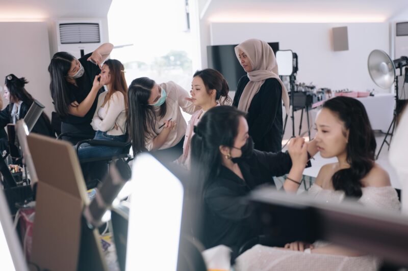 POTRET - Jennyhouse berkolaborasi dengan CJ-Studio dan Brand Makeover dalam mendorong industri kecantikan di Indonesia. (Foto: Istimewa).