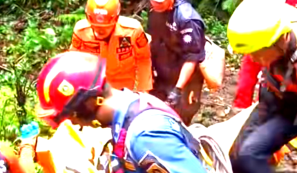 Tragedi Curug Ciparay: Wisatawan Ditemukan Tewas Setelah Diperingatkan Pengelola - Teropong Rakyat