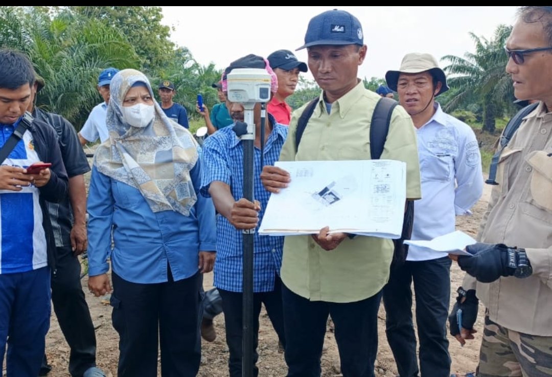 Tak Gentar Terik Matahari, Petani GBLA Tanam Mentimun Demi Masa Depan yang Lebih Baik