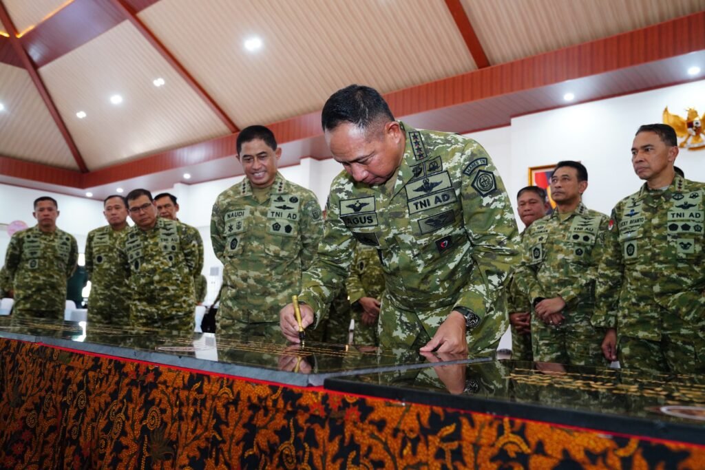 Panglima TNI Pimpin Pengesahan Doktrin "Perisai Trisula Nusantara", Tegaskan Adaptasi TNI Hadapi Perang Modern - Teropong Rakyat