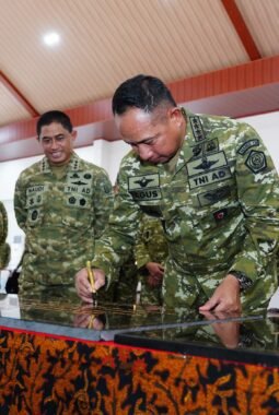 Panglima TNI Pimpin Pengesahan Doktrin “Perisai Trisula Nusantara”, Tegaskan Adaptasi TNI Hadapi Perang Modern