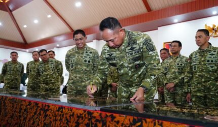 Panglima TNI Pimpin Pengesahan Doktrin "Perisai Trisula Nusantara", Tegaskan Adaptasi TNI Hadapi Perang Modern - Teropong Rakyat
