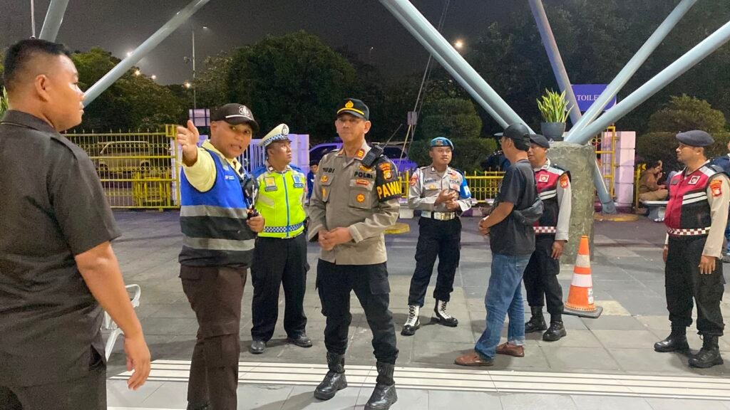 Portal Berita Indonesia dan Dunia Terkini Hari Ini, Update Harian Terbaru, Terlengkap, Tajam, Aktual dan Berimbang. Patroli JJOS KRYD Cipta Kondisi, Polres Pelabuhan Tanjung Priok Perkuat Pengamanan dan Antisipasi Gangguan Kamtibmas di Kawasan Pelabuhan - Teropong Rakyat