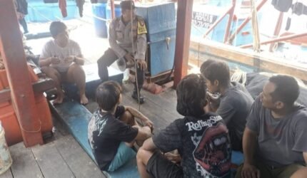 Bhabinkamtibmas Polsek Sunda Kelapa Polres Priok, Tingkatkan Harkamtibmas Melalui Kegiatan DDS di Pelabuhan Muara Angke - Teropong Rakyat