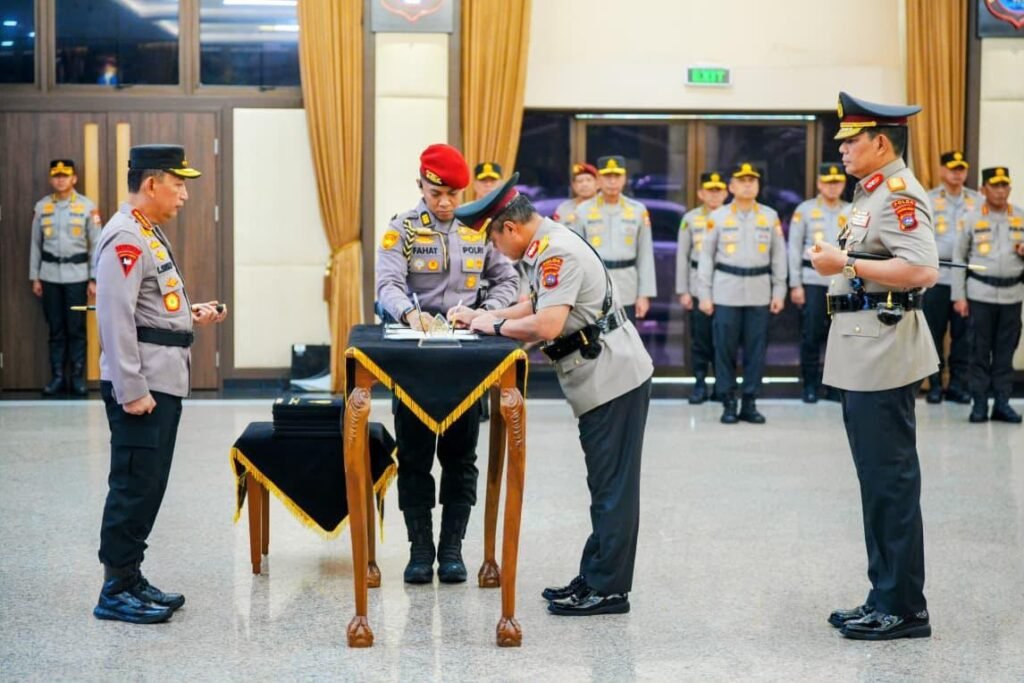 Kapolri Pimpin Pelantikan dan Sertijab Enam Kapolda Jajaran - Teropong Rakyat