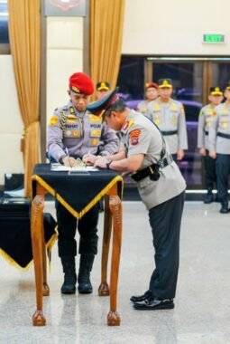 Kapolri Pimpin Pelantikan dan Sertijab Enam Kapolda Jajaran