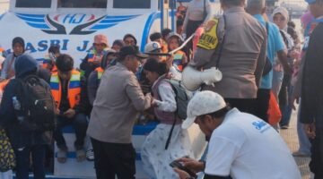 Polsek Sunda Kelapa Tingkatkan Pelayanan dan Pengamanan Wisatawan di Dermaga Kali Adem Menuju Kepulauan Seribu