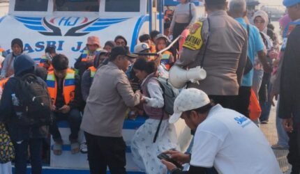Polsek Sunda Kelapa Tingkatkan Pelayanan dan Pengamanan Wisatawan di Dermaga Kali Adem Menuju Kepulauan Seribu - Teropong Rakyat