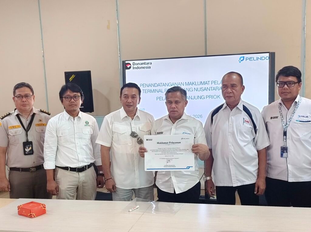 Portal Berita Indonesia dan Dunia Terkini Hari Ini, Update Harian Terbaru, Terlengkap, Tajam, Aktual dan Berimbang. Pelindo Regional 2 Tanjung Priok Teguhkan Komitmen Pelayanan Melalui Penandatanganan Maklumat Pelayanan - Teropong Rakyat