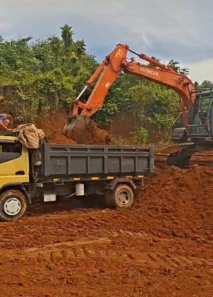 Portal Berita Indonesia dan Dunia Terkini Hari Ini, Update Harian Terbaru, Terlengkap, Tajam, Aktual dan Berimbang. Moratorium Diinjak-Injak: Galian C Ilegal Gerogoti Lahan Sawah, Pandeglang Terancam Krisis Pangan Permanen - Teropong Rakyat