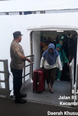Pelayanan dan Pengamanan Debarkasi Kapal KM. Kelimutu dari Pontianak Berjalan Aman dan Lancar, 1.078 Penumpang Tiba di Pelabuhan Tanjung Priok