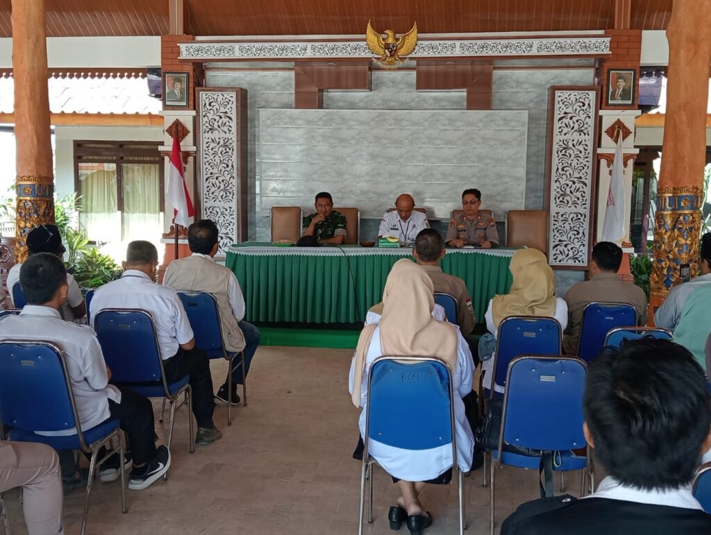 Kecamatan Bantur Mulai Matangkan Persiapan HUT ke-81 RI, Forkopimcam Bentuk Panitia Perayaan Kemerdekaan - Teropong Rakyat