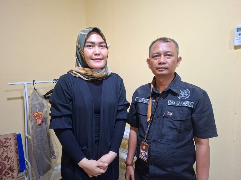 Portal Berita Indonesia dan Dunia Terkini Hari Ini, Update Harian Terbaru, Terlengkap, Tajam, Aktual dan Berimbang. Cardi Santoso Silaturahmi ke Kasi Humas Polestro Jakarta Utara,Komitmen Perkuat Kemitraan Media dan Polri - Teropong Rakyat