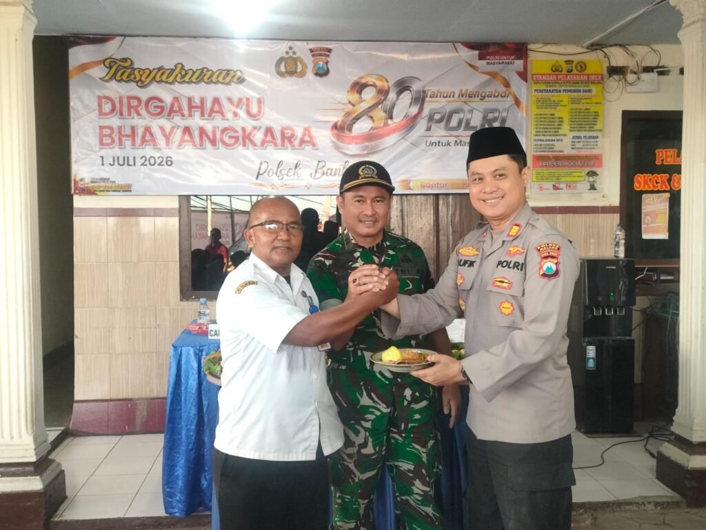 Sinergi TNI-Polri dan Masyarakat Menguat di Tasyakuran HUT Bhayangkara ke-80 Polsek Bantur - Teropong Rakyat