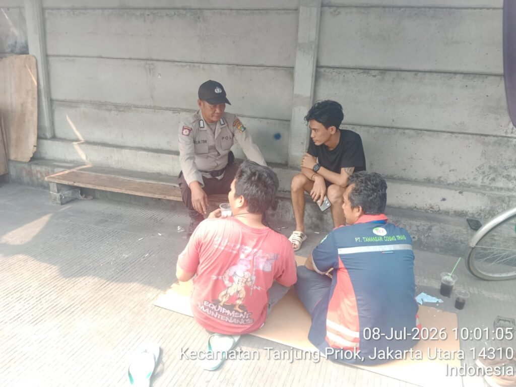 Portal Berita Indonesia dan Dunia Terkini Hari Ini, Update Harian Terbaru, Terlengkap, Tajam, Aktual dan Berimbang. Patroli Dialogis Polsubsektor Inggom Perkuat Sinergi Keamanan Pelabuhan dan Tingkatkan Kesadaran Kamtibmas - Teropong Rakyat
