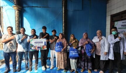 Pelindo Regional 2 Tanjung Priok Gelar Pemeriksaan Kesehatan Gratis dan Salurkan 235 Paket Sembako - Teropong Rakyat