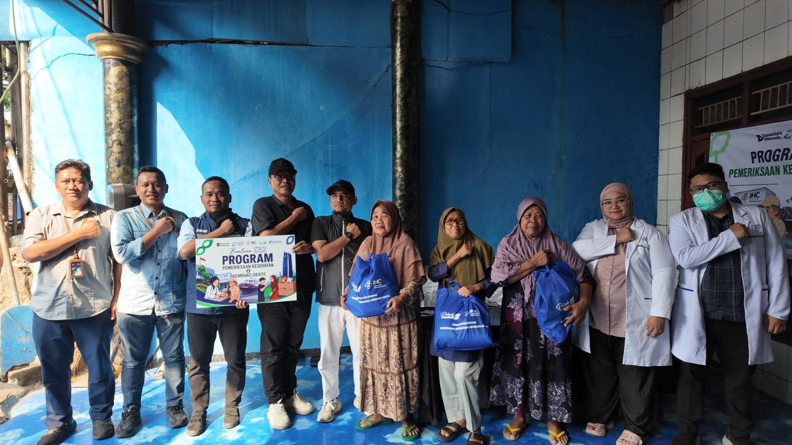 Pelindo Regional 2 Tanjung Priok Gelar Pemeriksaan Kesehatan Gratis dan Salurkan 235 Paket Sembako