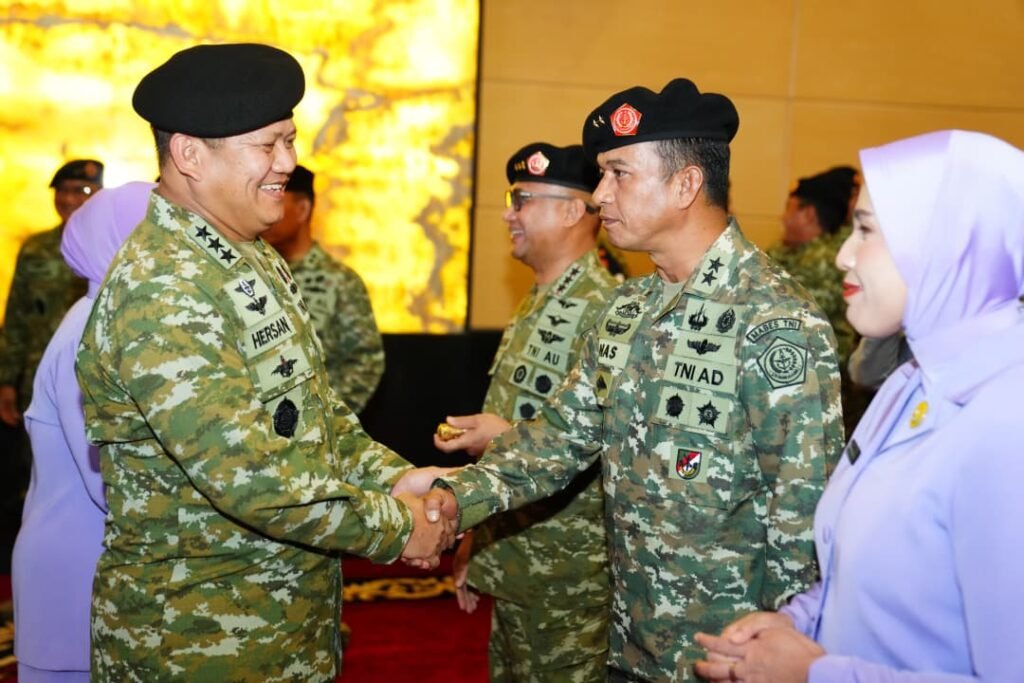 Portal Berita Indonesia dan Dunia Terkini Hari Ini, Update Harian Terbaru, Terlengkap, Tajam, Aktual dan Berimbang. Irjen TNI Pimpin Laporan Korps Kenaikan Pangkat 105 Pati TNI - Teropong Rakyat