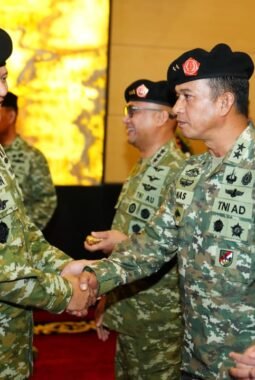 Irjen TNI Pimpin Laporan Korps Kenaikan Pangkat 105 Pati TNI