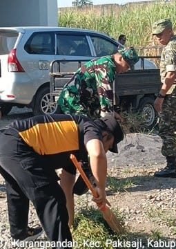 Koramil Pakisaji Bersama Forkopimcam Gelar Jumat Bersih, Wujudkan Lingkungan KDKMP Karangpandan yang Asri
