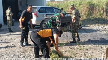 Koramil Pakisaji Bersama Forkopimcam Gelar Jumat Bersih, Wujudkan Lingkungan KDKMP Karangpandan yang Asri