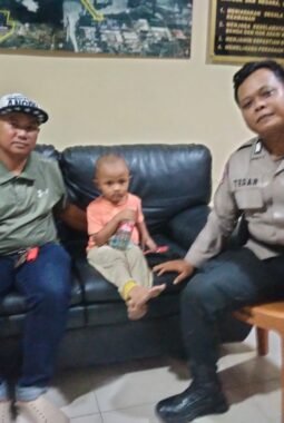Respons Cepat Personel Polsek Kawasan Kalibaru Polres Priok, Berhasil Mempertemukan Anak Hilang dengan Keluarganya