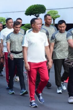 Panglima TNI dan Kasad Perkuat Soliditas Melalui Olahraga Bersama Prajurit