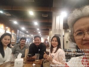 Portal Berita Indonesia dan Dunia Terkini Hari Ini, Update Harian Terbaru, Terlengkap, Tajam, Aktual dan Berimbang. Suara dari Panggung dan Dapur, Ulfa Bone Tegaskan: Relawan Emak-emak Bukan Sekedar Penyokong, Mereka Bawa Perubahan yang harus Dapat Ruang Penuh - Teropong Rakyat