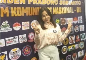 Portal Berita Indonesia dan Dunia Terkini Hari Ini, Update Harian Terbaru, Terlengkap, Tajam, Aktual dan Berimbang. Suara dari Panggung dan Dapur, Ulfa Bone Tegaskan: Relawan Emak-emak Bukan Sekedar Penyokong, Mereka Bawa Perubahan yang harus Dapat Ruang Penuh - Teropong Rakyat