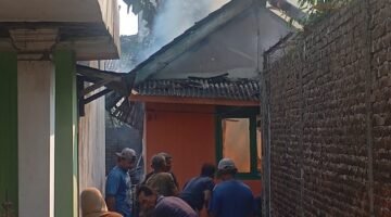 Rumah Anyaman Bambu di Kepanjen Ludes Terbakar, Diduga Dipicu Kompor Gas yang Lupa Dimatikan