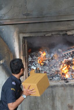 Fantastis! Bea Cukai Malang Musnahkan 9,23 Juta Batang Rokok llegal  Senilai Rp13,7 Miliar