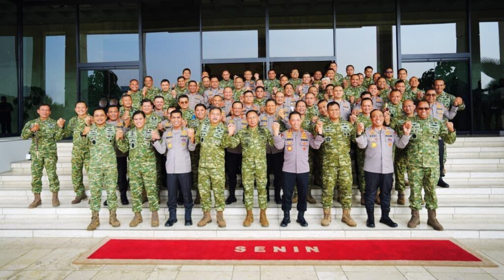 Kapolri Perkuat Soliditas TNI-Polri Lewat Silaturahmi dengan Panglima TNI di Mabes TNI - Teropong Rakyat