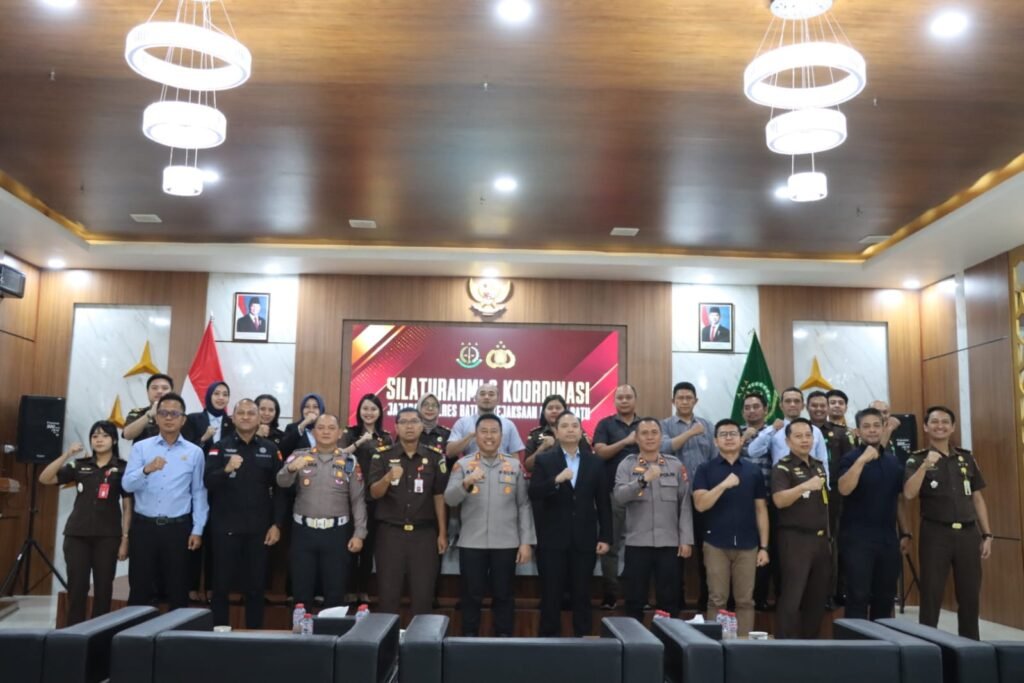 Portal Berita Indonesia dan Dunia Terkini Hari Ini, Update Harian Terbaru, Terlengkap, Tajam, Aktual dan Berimbang. Perkuat Sinergitas Penegakan Hukum, Kapolres Batu Lakukan Silaturahmi ke Kejari Batu - Teropong Rakyat