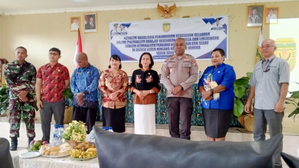 Portal Berita Indonesia dan Dunia Terkini Hari Ini, Update Harian Terbaru, Terlengkap, Tajam, Aktual dan Berimbang. Babinsa Koramil Kuala Kencana Hadiri Sosialisasi PHBS dan Pencegahan HIV/AIDS - Teropong Rakyat