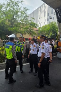 JPO Tendean Ditabrak Truk Alat Berat, Polisi Alihkan Arus Lalu Lintas