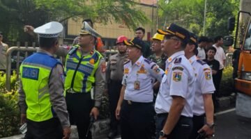 JPO Tendean Ditabrak Truk Alat Berat, Polisi Alihkan Arus Lalu Lintas