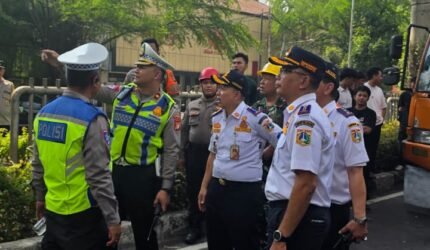 JPO Tendean Ditabrak Truk Alat Berat, Polisi Alihkan Arus Lalu Lintas - Teropong Rakyat