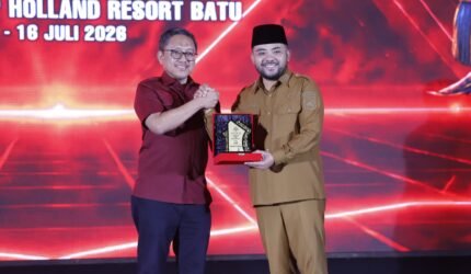 Wawali Heli Suyanto Apresiasi Komitmen ASPHIRASI dalam Tingkatkan Pelayanan Haji Khusus Dalam Mukernas Ke-3 di Kota Batu - Teropong Rakyat