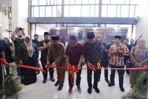 Portal Berita Indonesia dan Dunia Terkini Hari Ini, Update Harian Terbaru, Terlengkap, Tajam, Aktual dan Berimbang. Wawali Heli Suyanto Apresiasi Komitmen ASPHIRASI dalam Tingkatkan Pelayanan Haji Khusus Dalam Mukernas Ke-3 di Kota Batu - Teropong Rakyat