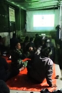 Koramil Bantur Gelar Nobar Prancis vs Spanyol, Pererat Kedekatan TNI dengan Masyarakat