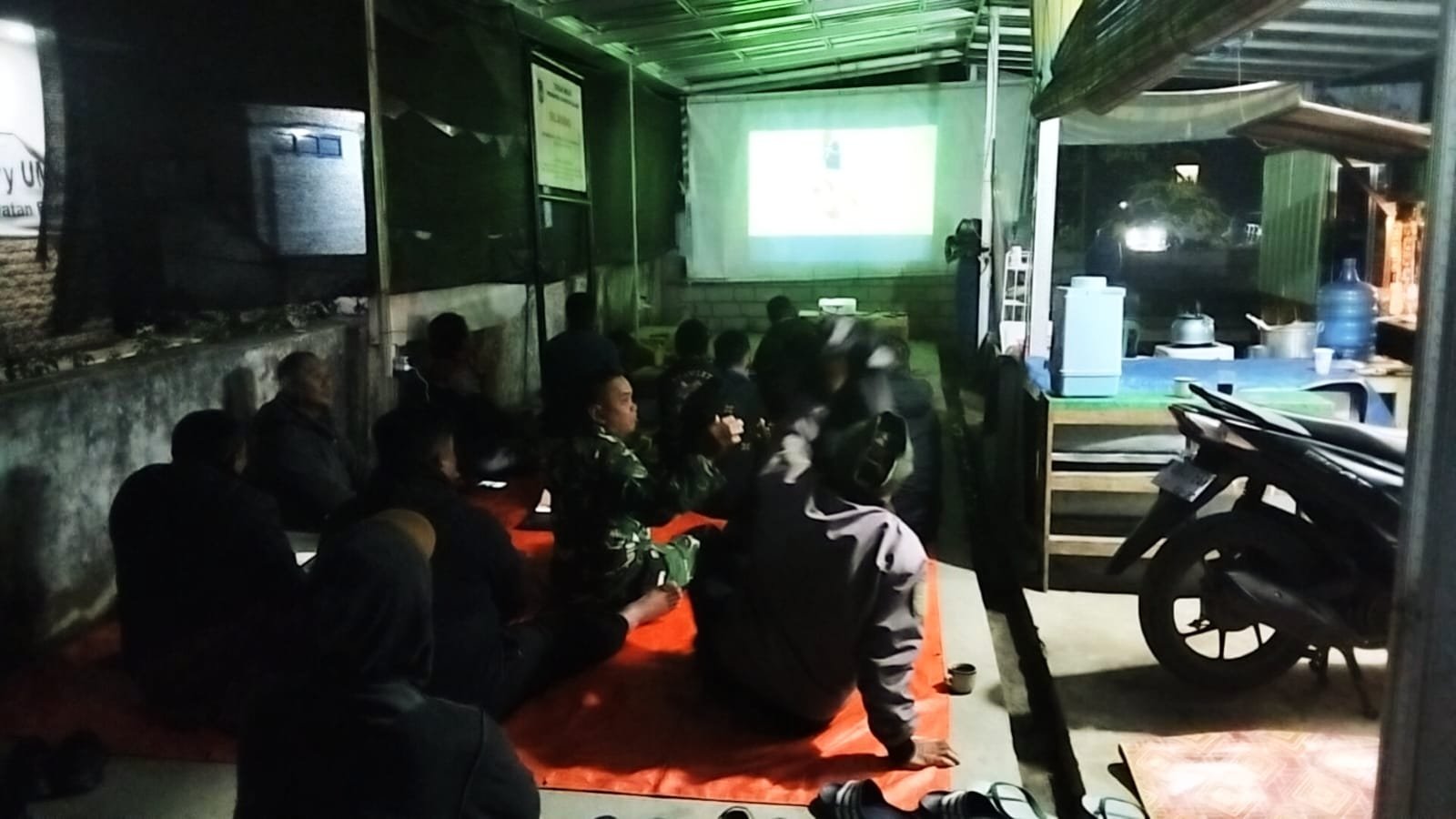 Koramil Bantur Gelar Nobar Prancis vs Spanyol, Pererat Kedekatan TNI dengan Masyarakat
