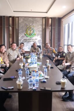 JJOS Forkopimko Jakarta Utara Berikan Surprise Ulang Tahun kepada Dandim 0502/Jakarta Utara, Wujud Sinergitas Antarinstansi
