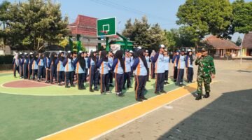 Koramil Bantur Bekali 400 Pelajar dengan LBB, Edukasi Bahaya Narkoba, dan Wawasan Kebangsaan